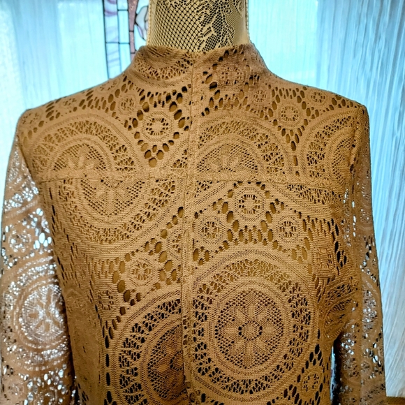 Soft Surroundings Beige Top- Petite Medium - Picture 3 of 7